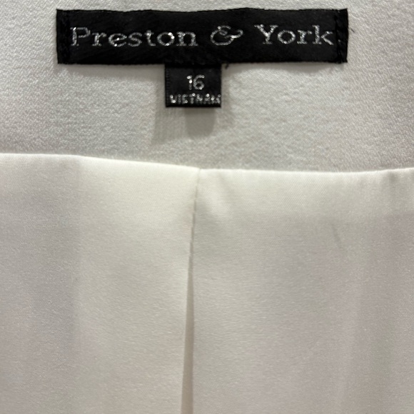 Preston & York White Blazer - Picture 3 of 12